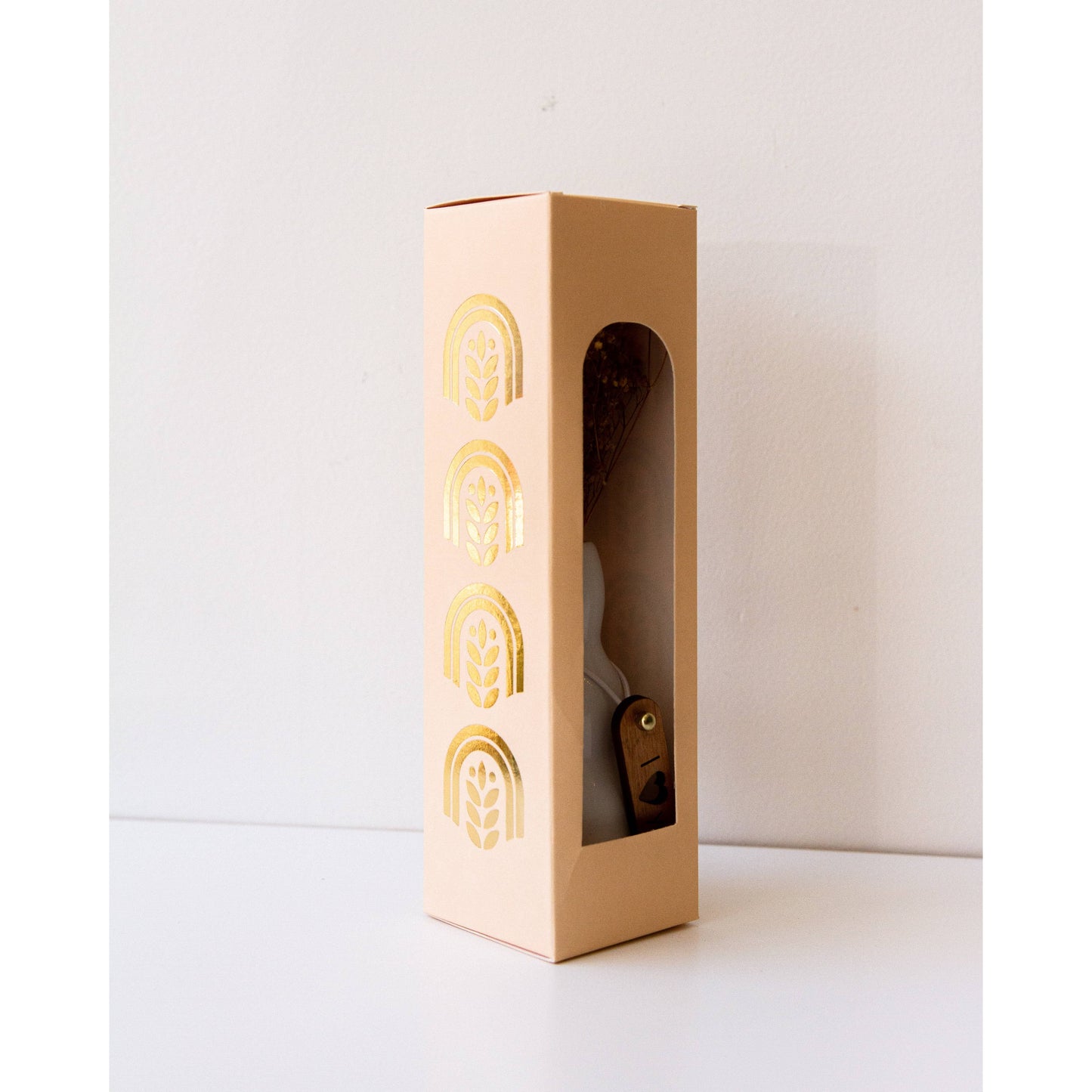 Mini Dried Floral Vases & Wood Gift Tag:  No boxes