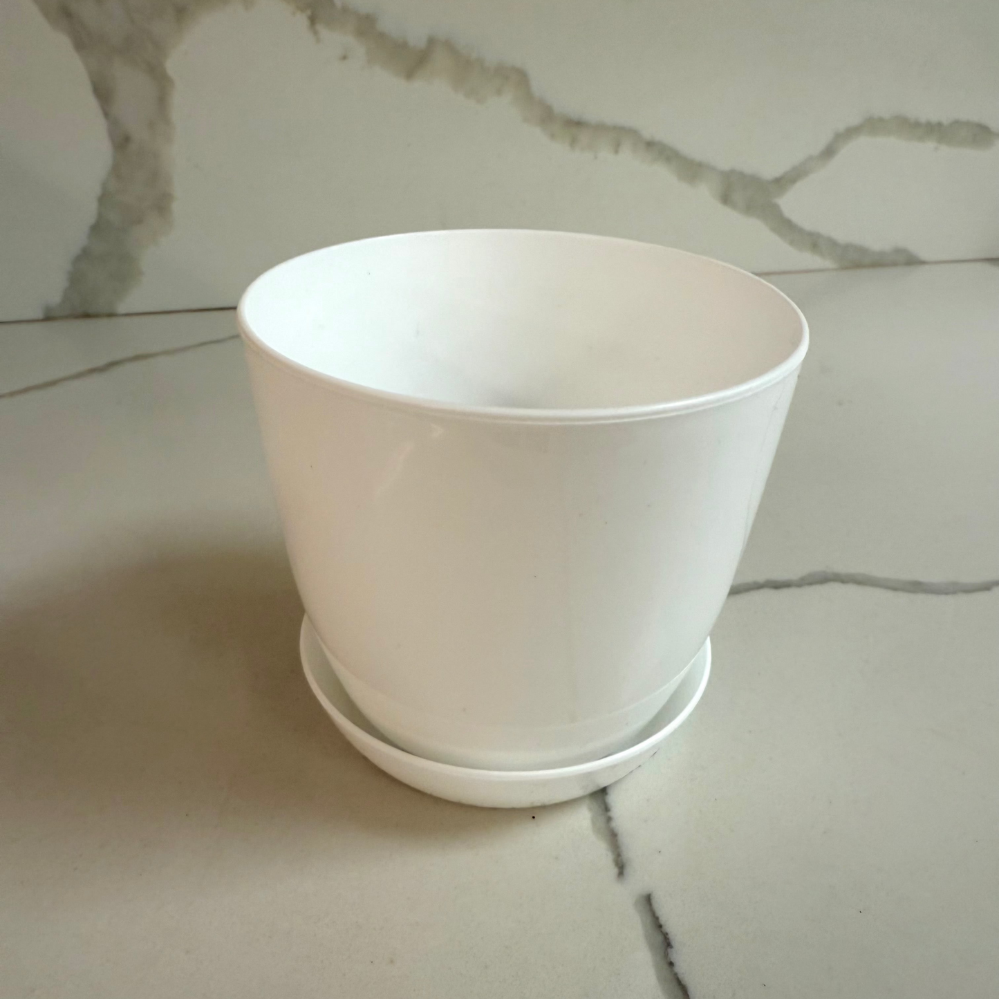 4" White Plastic Planter with tray