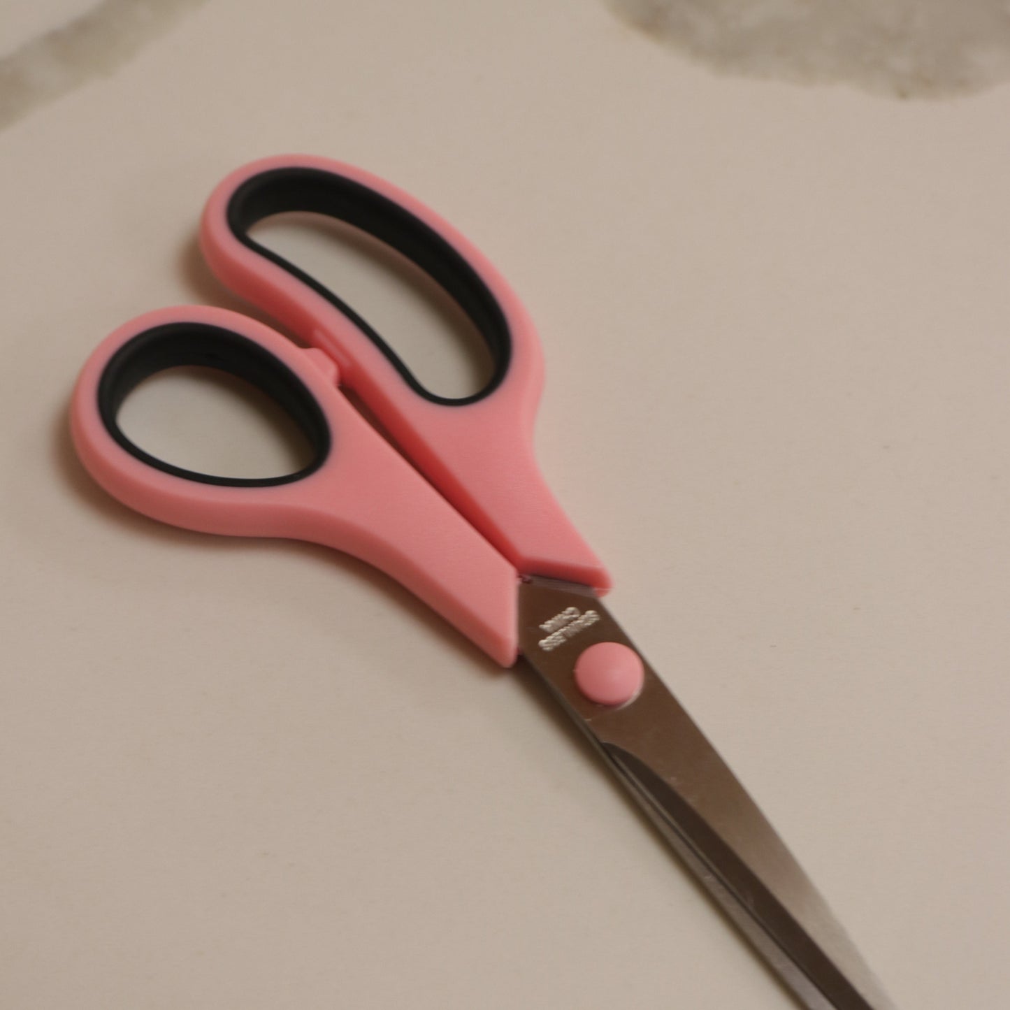 Pink scissors - long blade