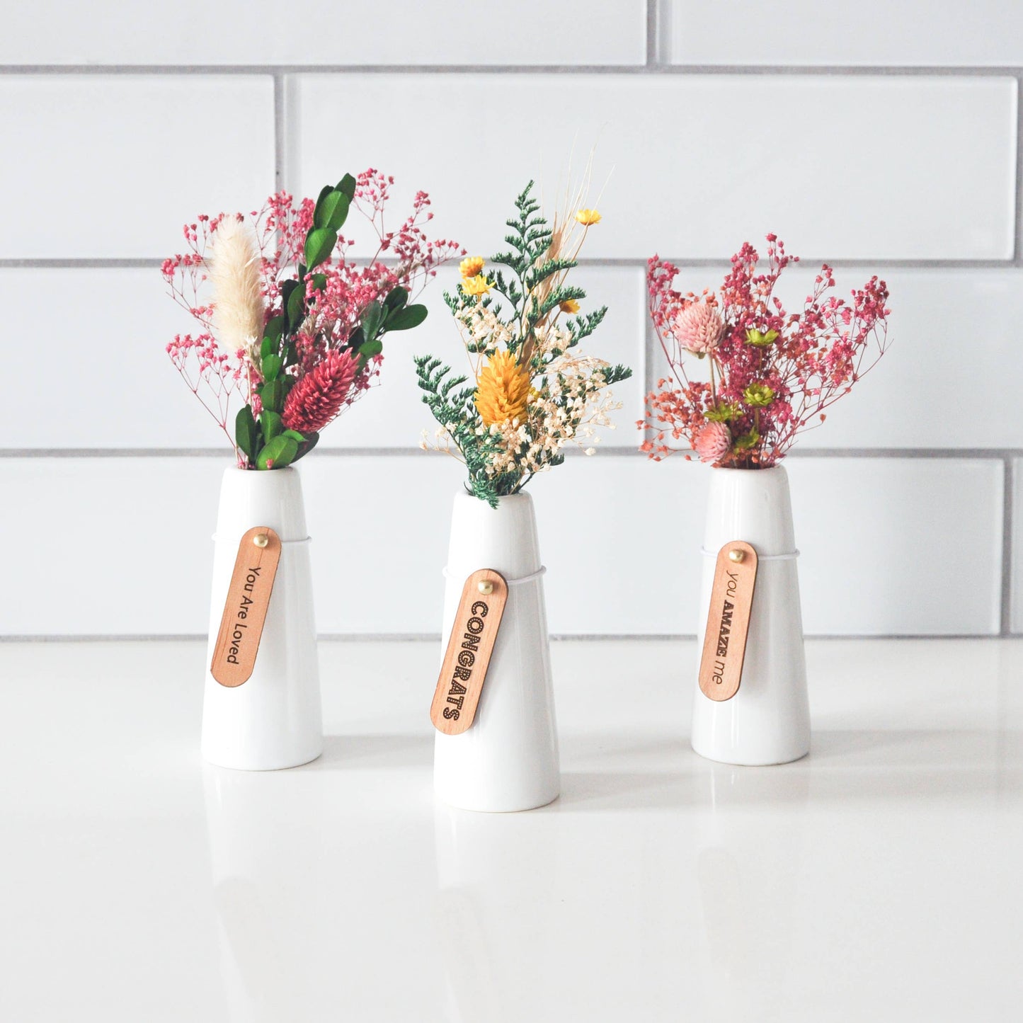 Mini Dried Floral Vases & Wood Gift Tag