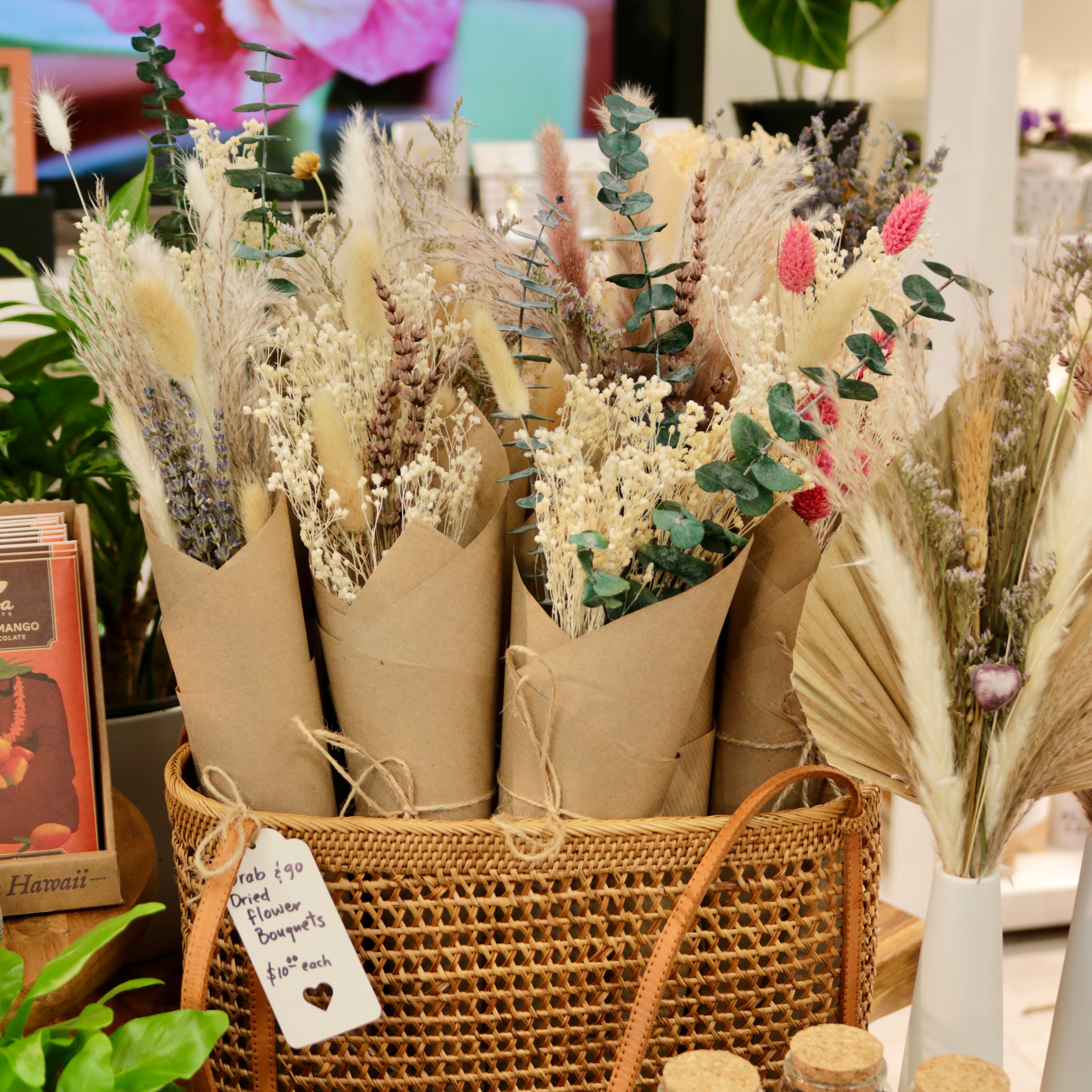 Neutral Dried Flowers. Grab and Go Bouquet. A Bunch of Dried