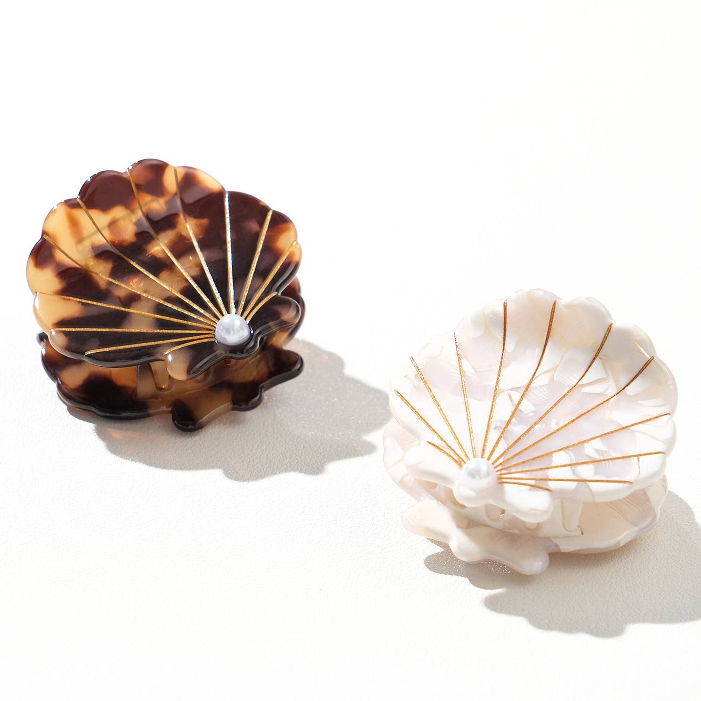 Pearl Vintage Snow Seashell Claw Clip