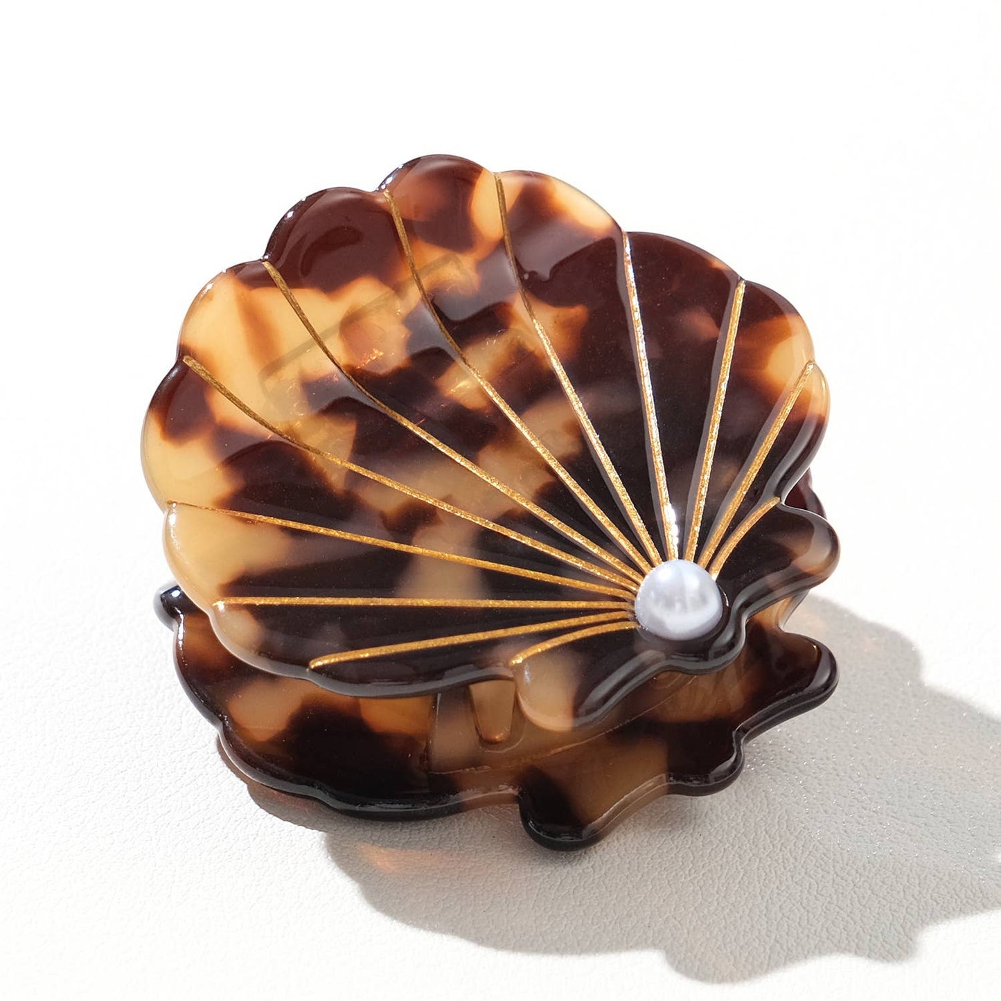Pearl Vintage Snow Seashell Claw Clip