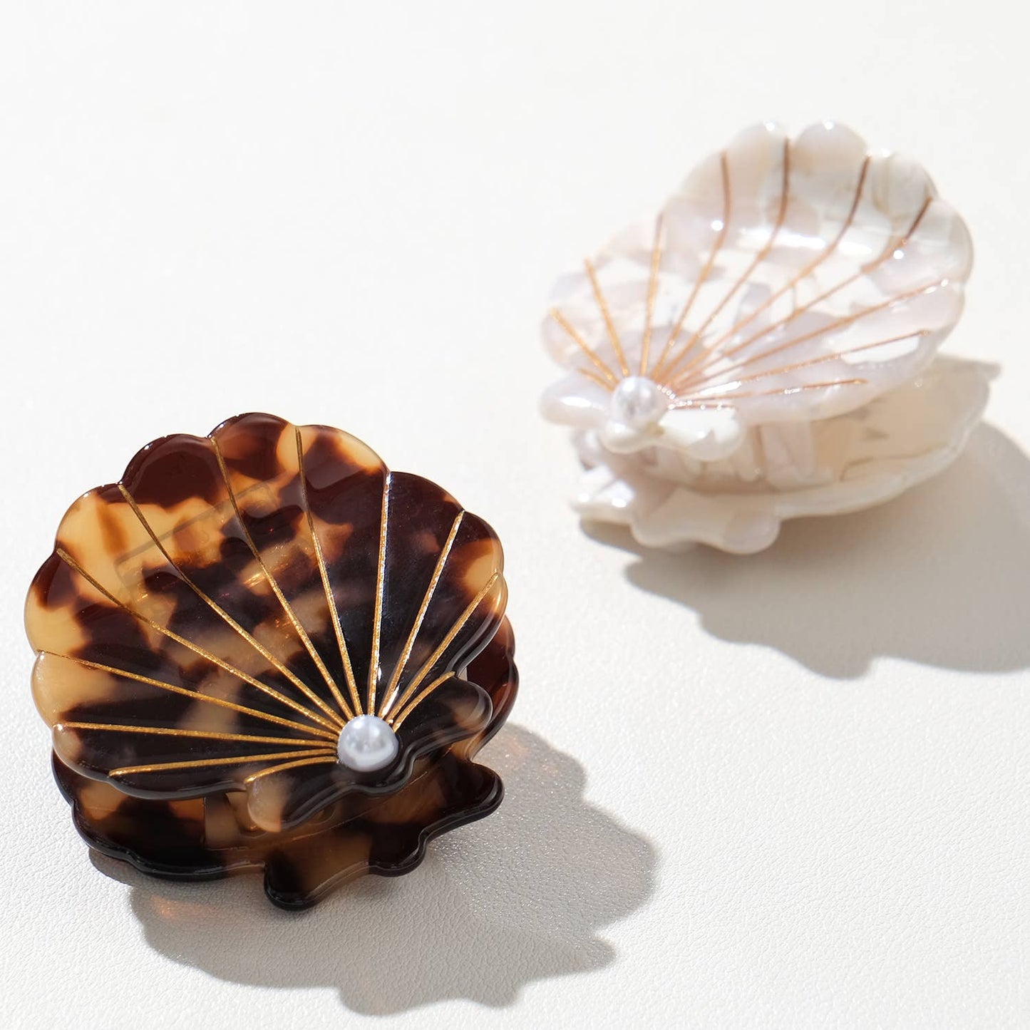 Pearl Vintage Snow Seashell Claw Clip