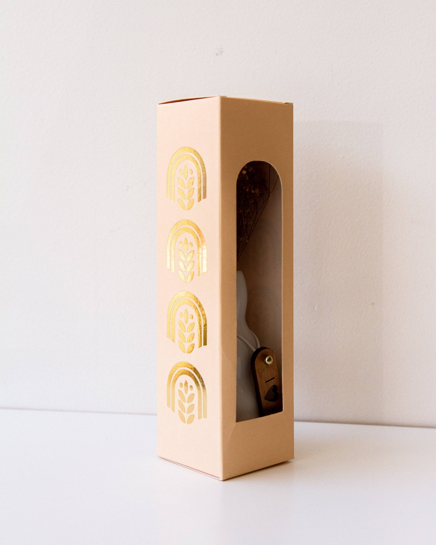 Mini Dried Floral Vases & Wood Gift Tag:  No boxes