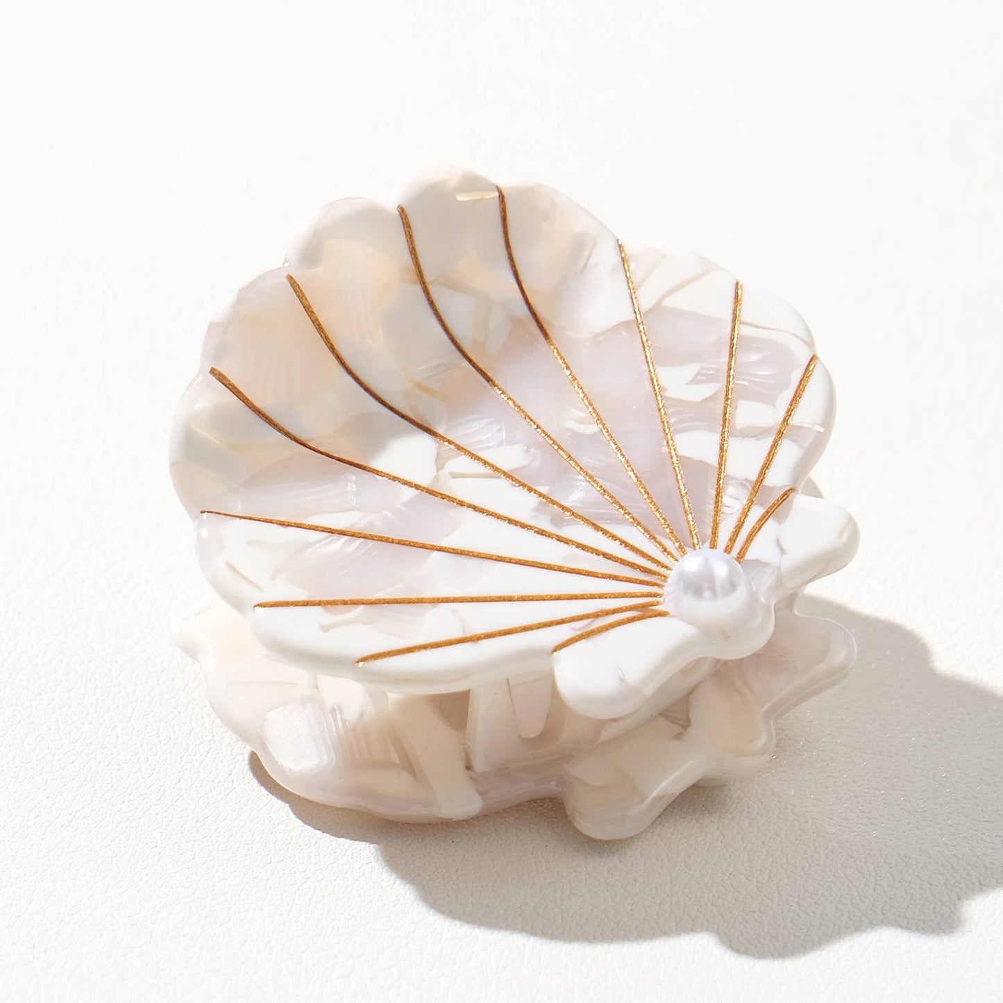 Pearl Vintage Snow Seashell Claw Clip