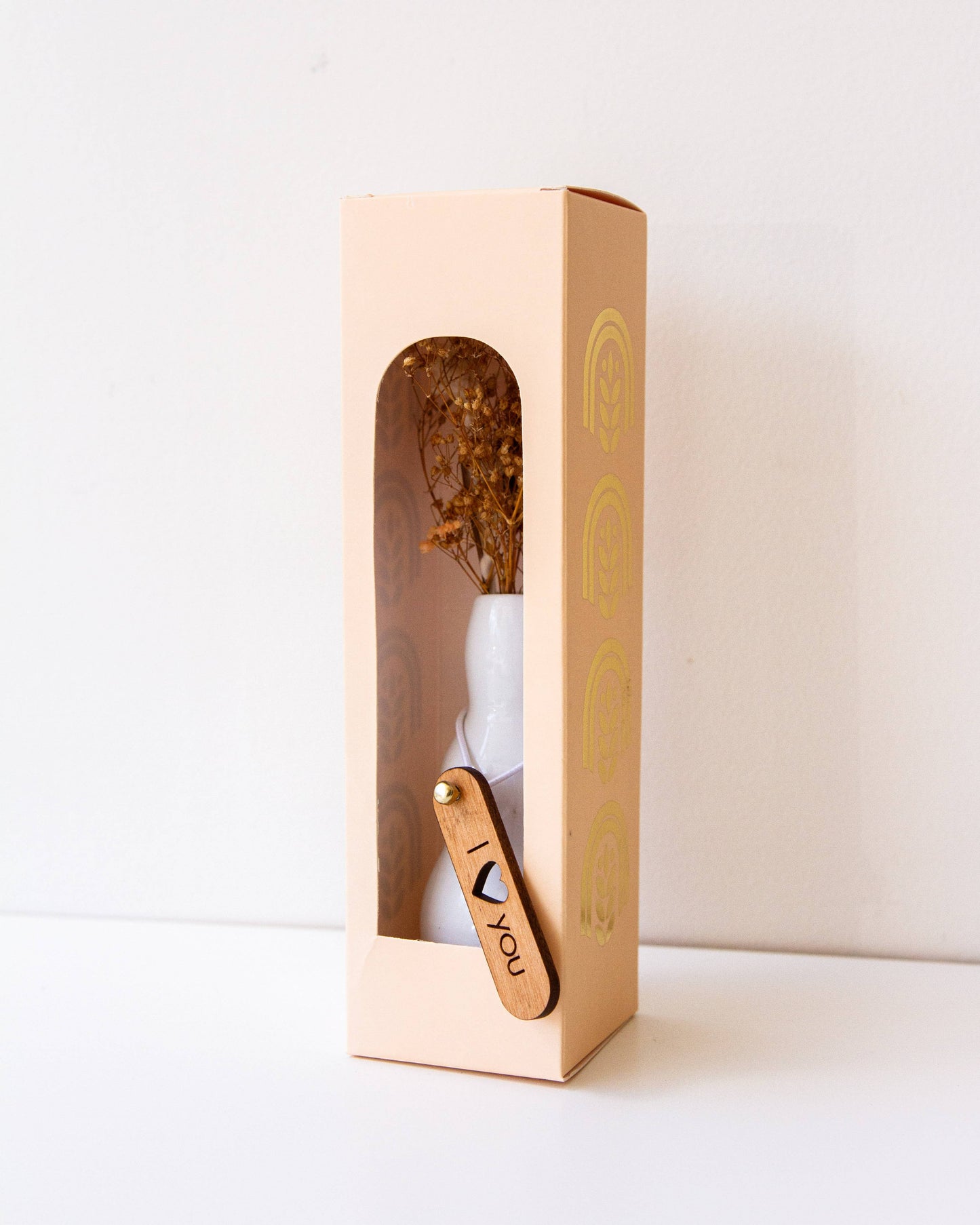 Mini Dried Floral Vases & Wood Gift Tag:  No boxes