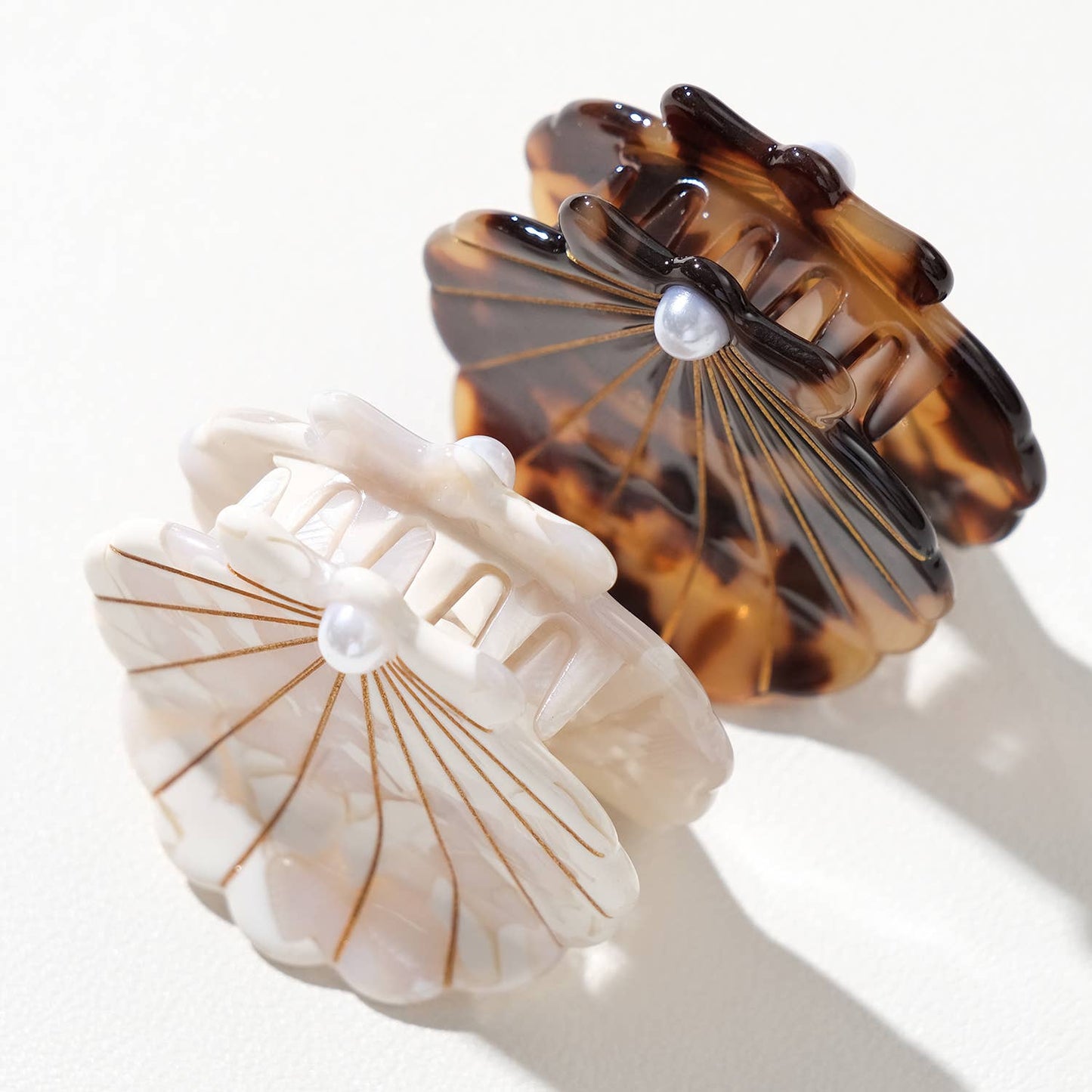 Pearl Vintage Snow Seashell Claw Clip