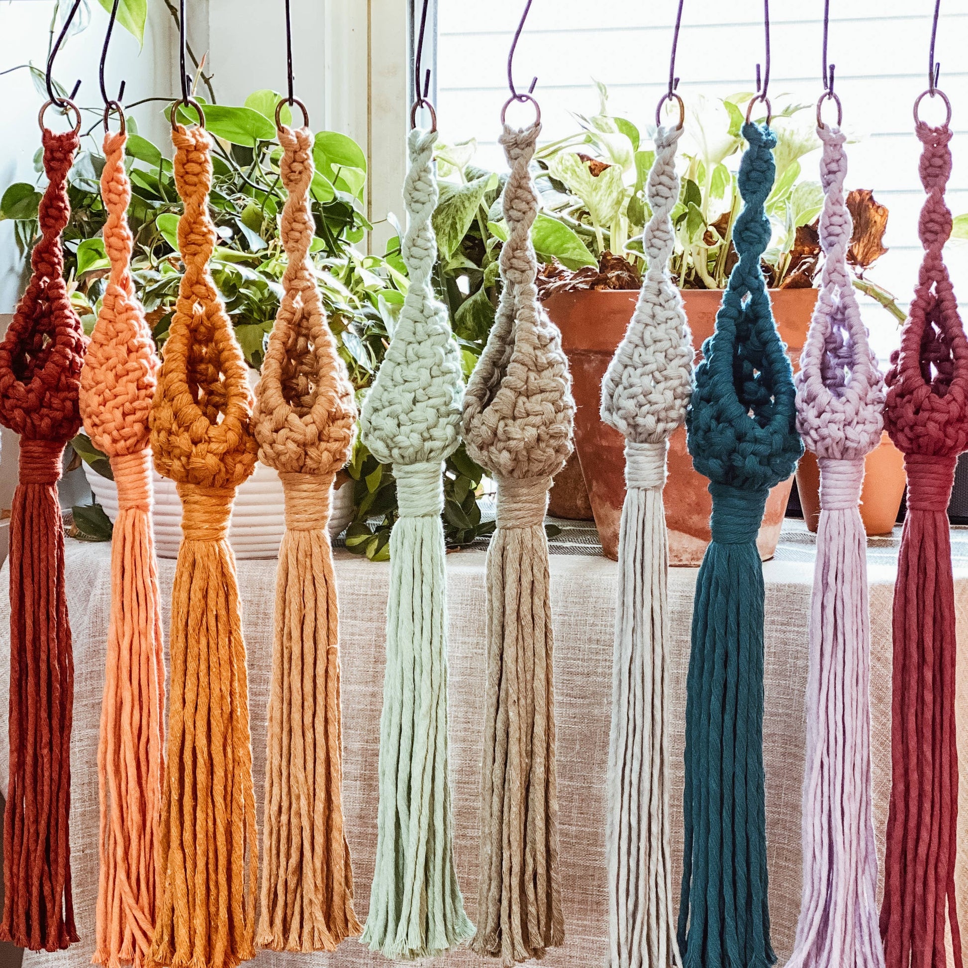 macrame pod plant hanger Macrame Air Plant Pod