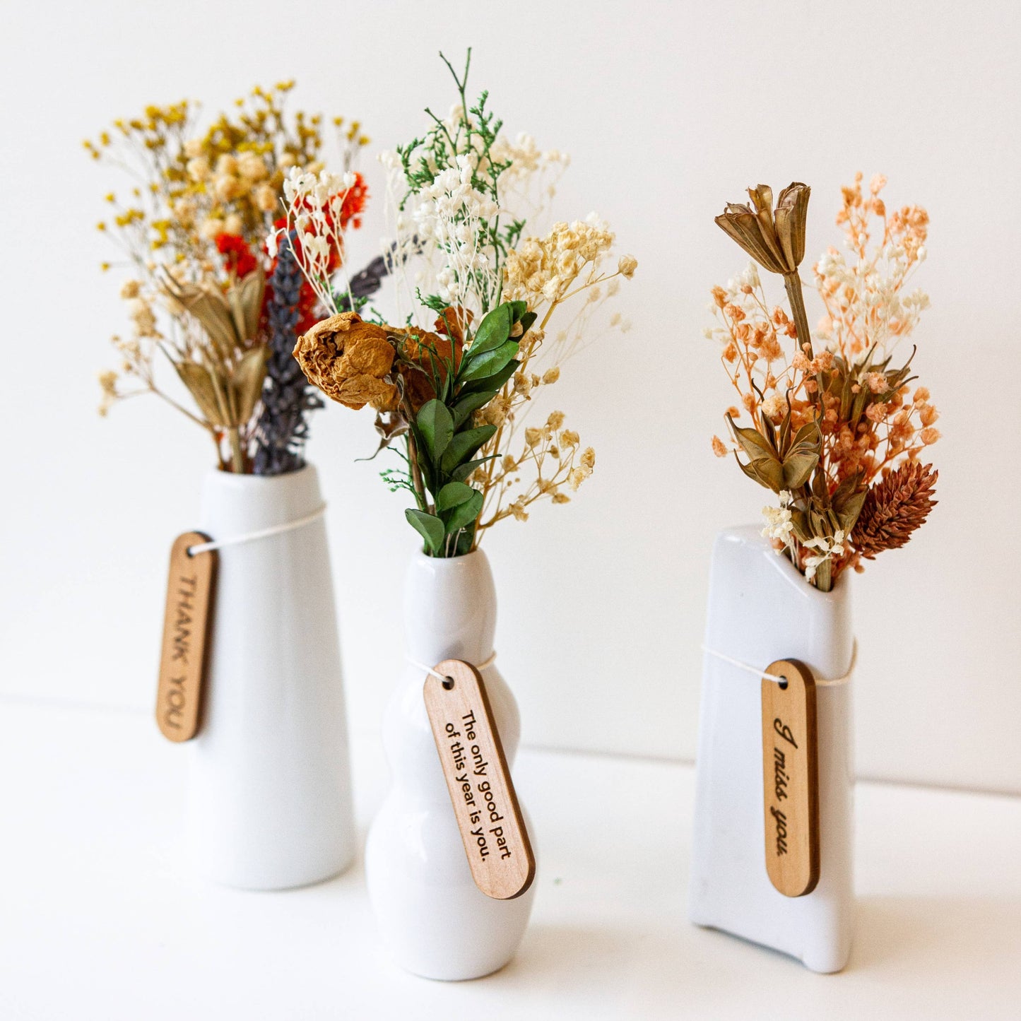 Mini Dried Floral Vases & Wood Gift Tag